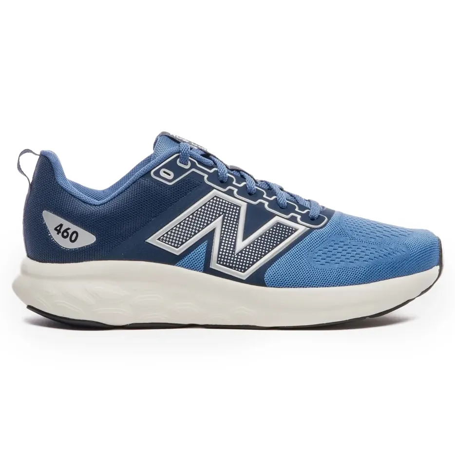 Tênis New Balance masculino azul escuro com design em mesh e logo branco visto de frente